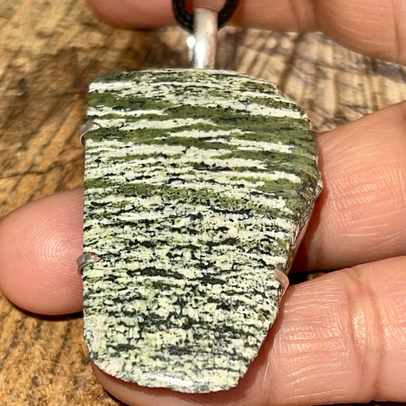 Raw Chrysotile in Serpentine Pendant 2 1/4” - Picture 3 of 9